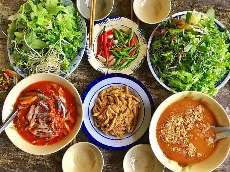 Ngoài mì Quảng và bánh tráng cuốn thịt heo, Đà Nẵng còn nhiều món bình dân đậm vị đáng thử.
