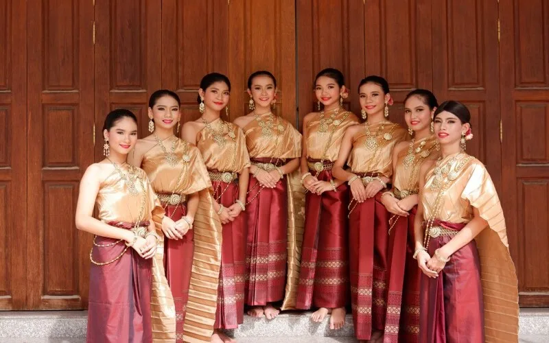 kham pha cac loai trang phuc truyen thong thai lan dac sac